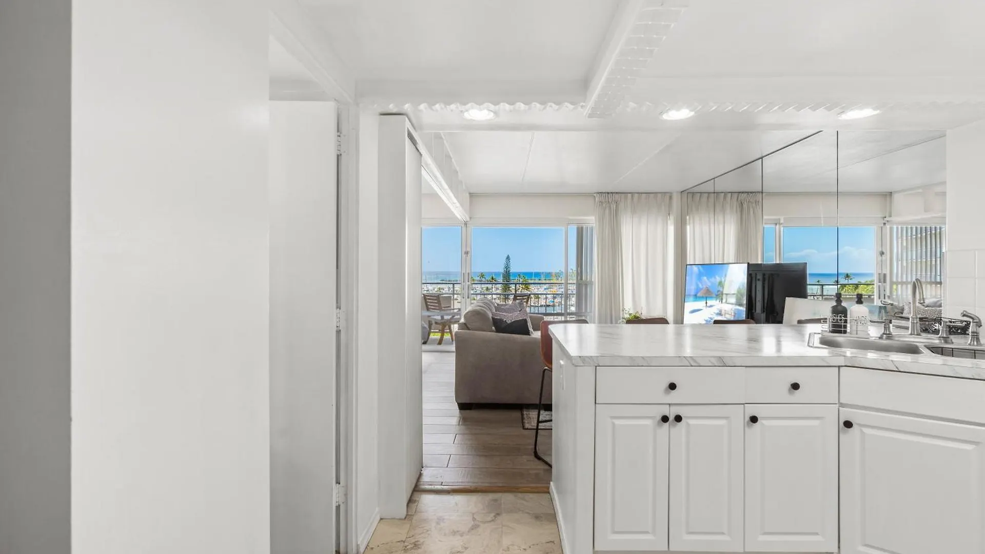 הונולולו Oceanfront Oasis In Ilikai Hotel Apts דירה